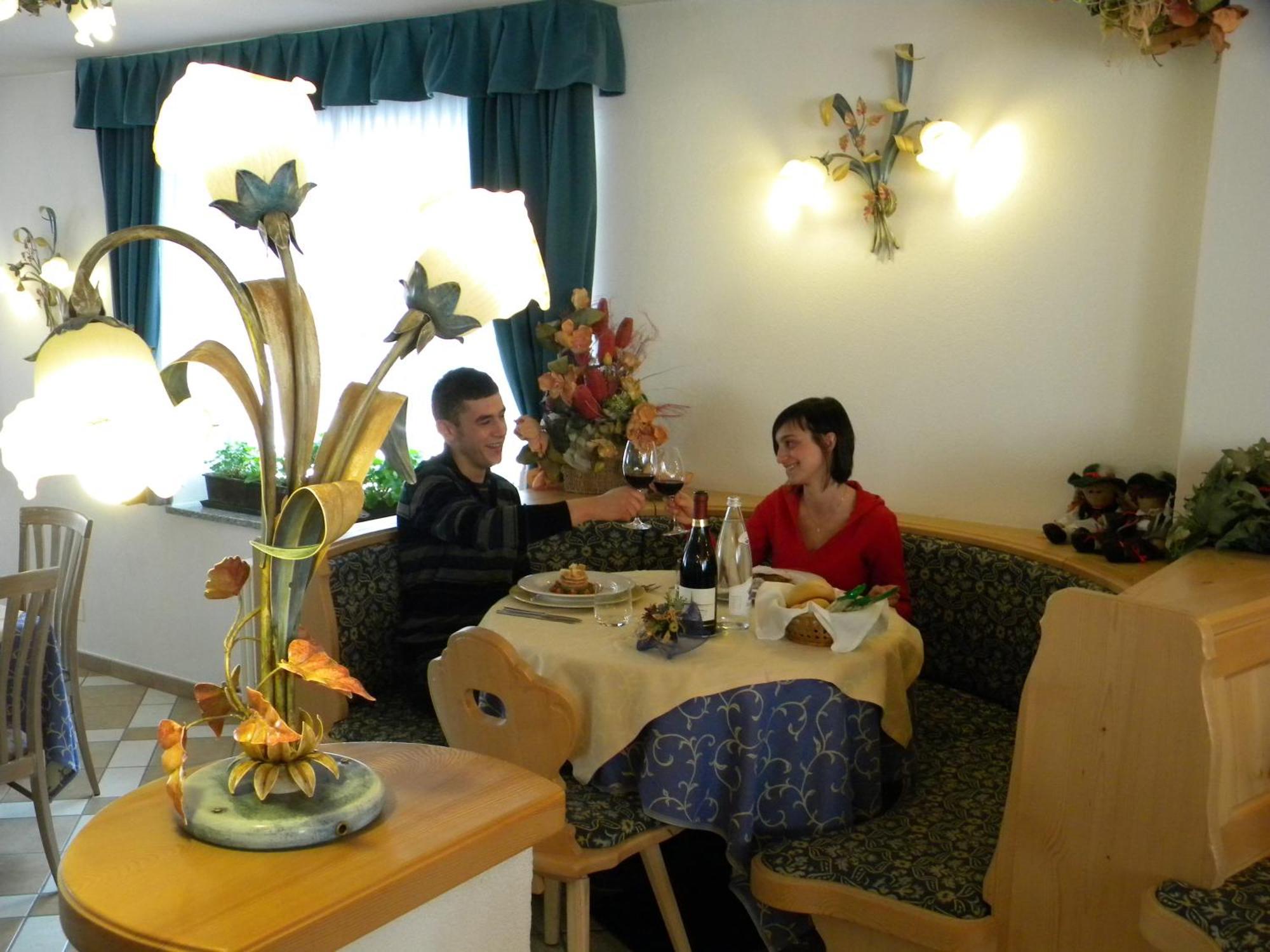 Hotel El Pilon Pozza di Fassa Ngoại thất bức ảnh