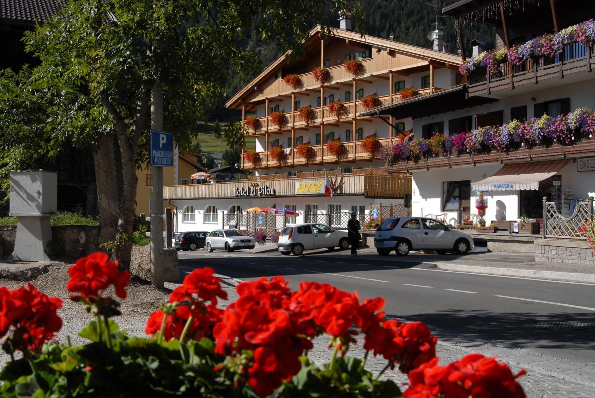 Hotel El Pilon Pozza di Fassa Ngoại thất bức ảnh