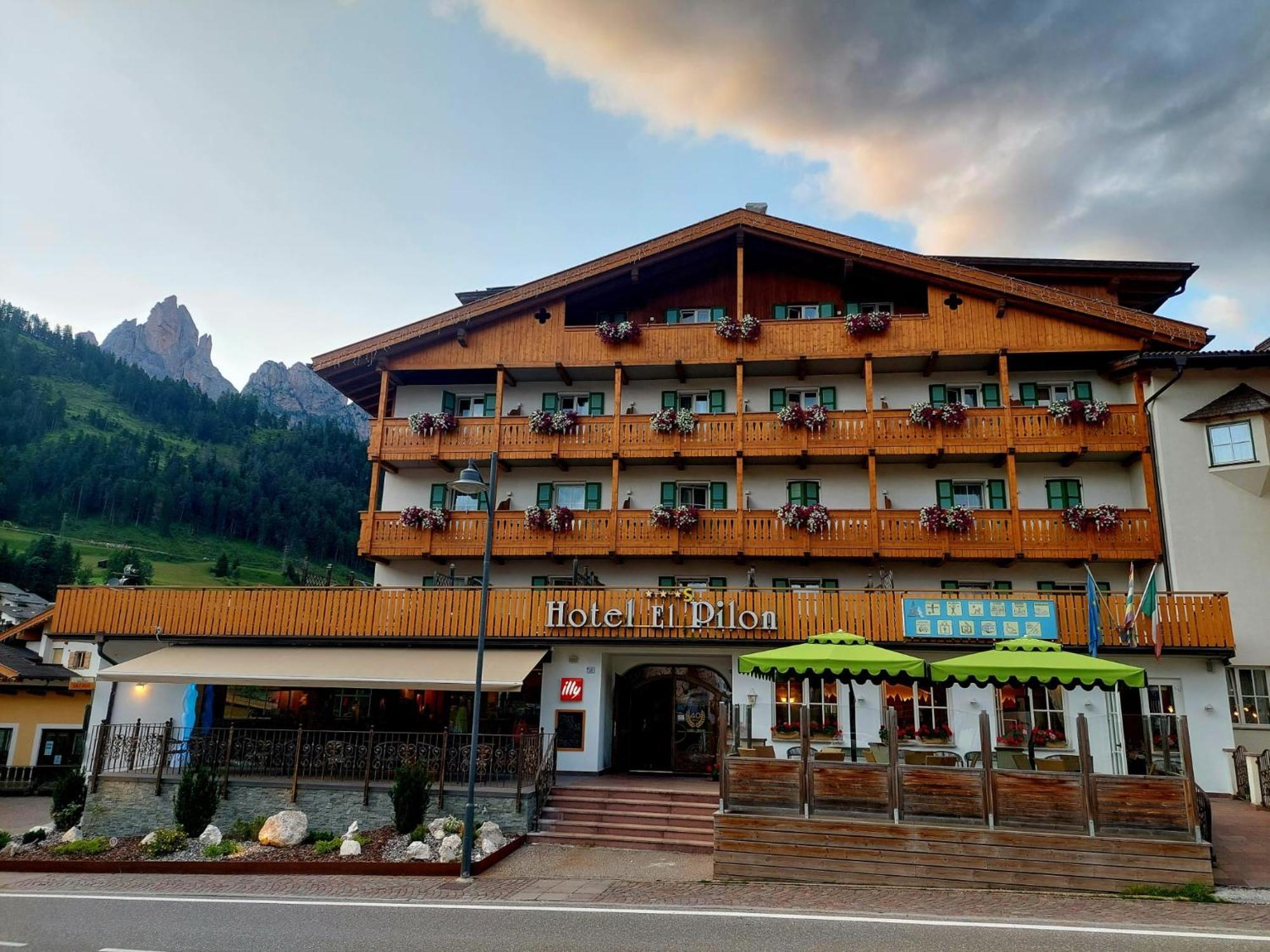 Hotel El Pilon Pozza di Fassa Ngoại thất bức ảnh